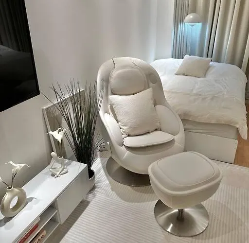 New 홍대역 30sec #massage Chair #netflix #purifier Q Seúl